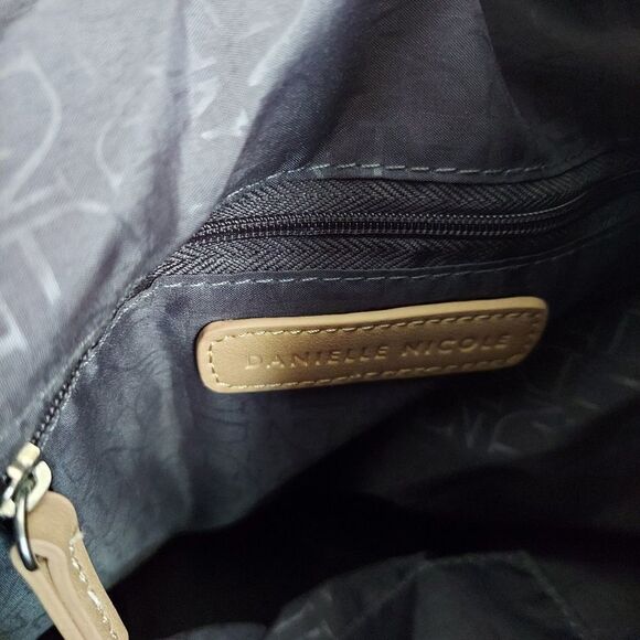 Danielle Nicole Bucket Backpack Cinch Bag in White and Tan - Picture 6 of 7